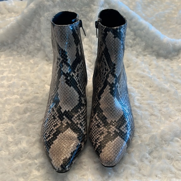 Marc Fisher Tammea2 snake print leather boots sz 7.5 - Picture 2 of 7